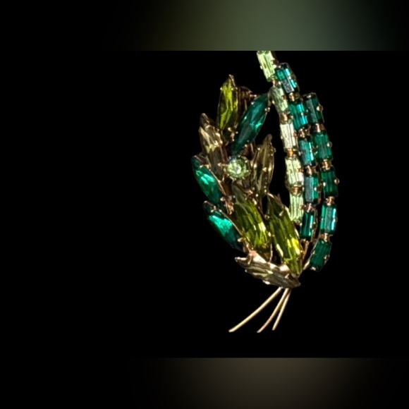 Vintage Art Glass Brooch,Emerald Green Elongated Marquise Pin Brooch - Picture 1 of 8